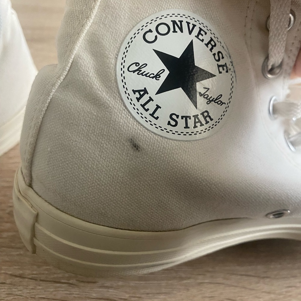 Embroidered Converse - Picture 4 of 6